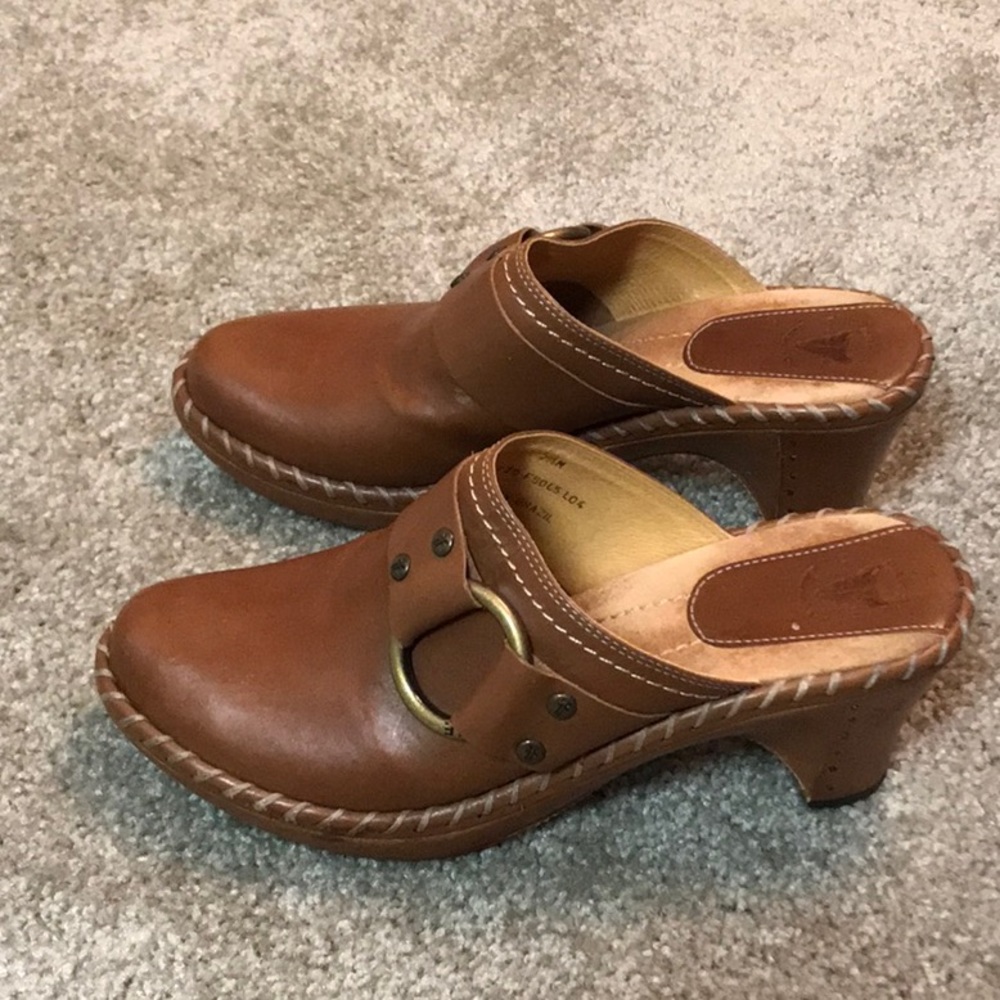 Preowned Women’s Frye Boots Clogs - caramel color - 7.5